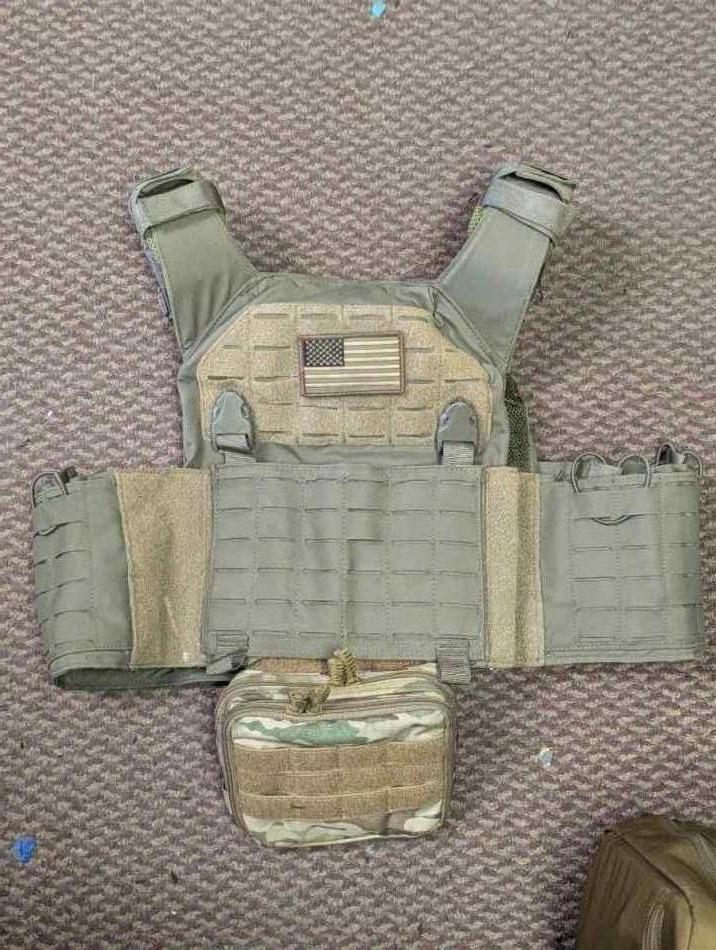 Plate carrier and plates Shellback Tactical