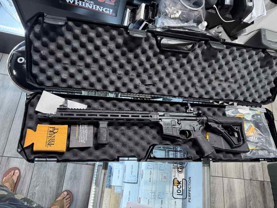 Daniel Defense DDM4v7 with extras