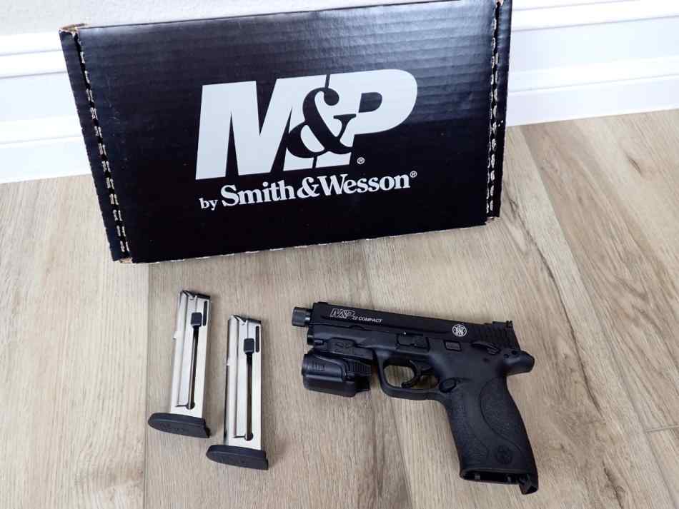 Smith &amp; Wesson M&amp;P 22 caliber compact pistol 