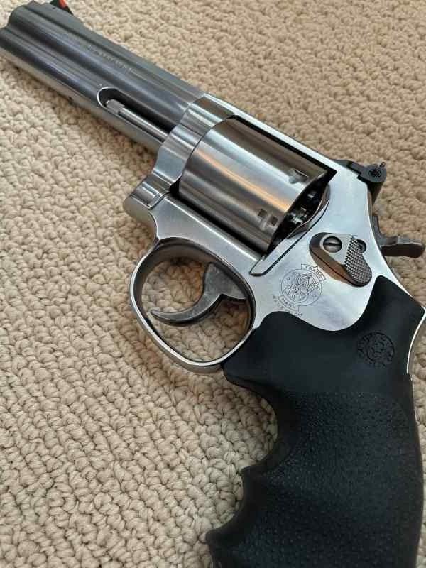 S&amp;W 686 .357 Magnum 5 inch Barrel - Free Ammo