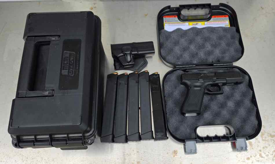 Glock 17 Gen 5 (Used Once) + Ultimate Bundle
