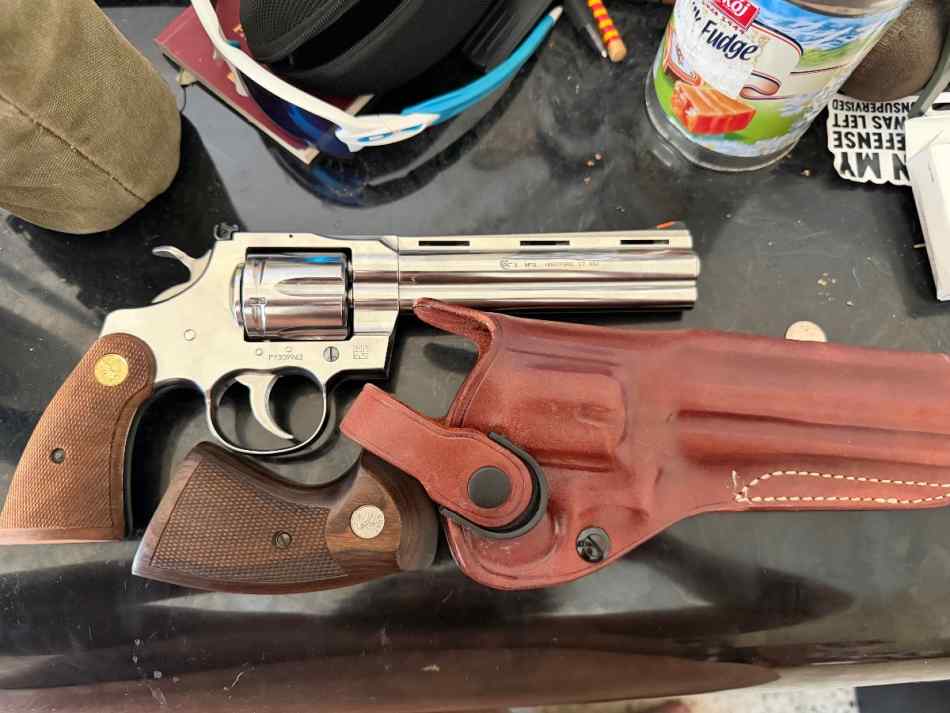 Colt Python 6inch with extras