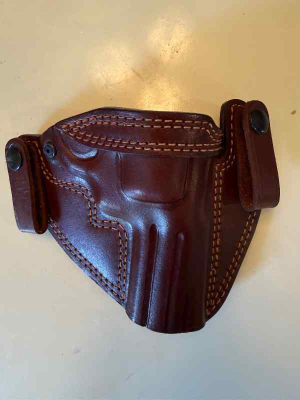 Falco Leather OWB Holster – S&amp;W 686 3” Revolve
